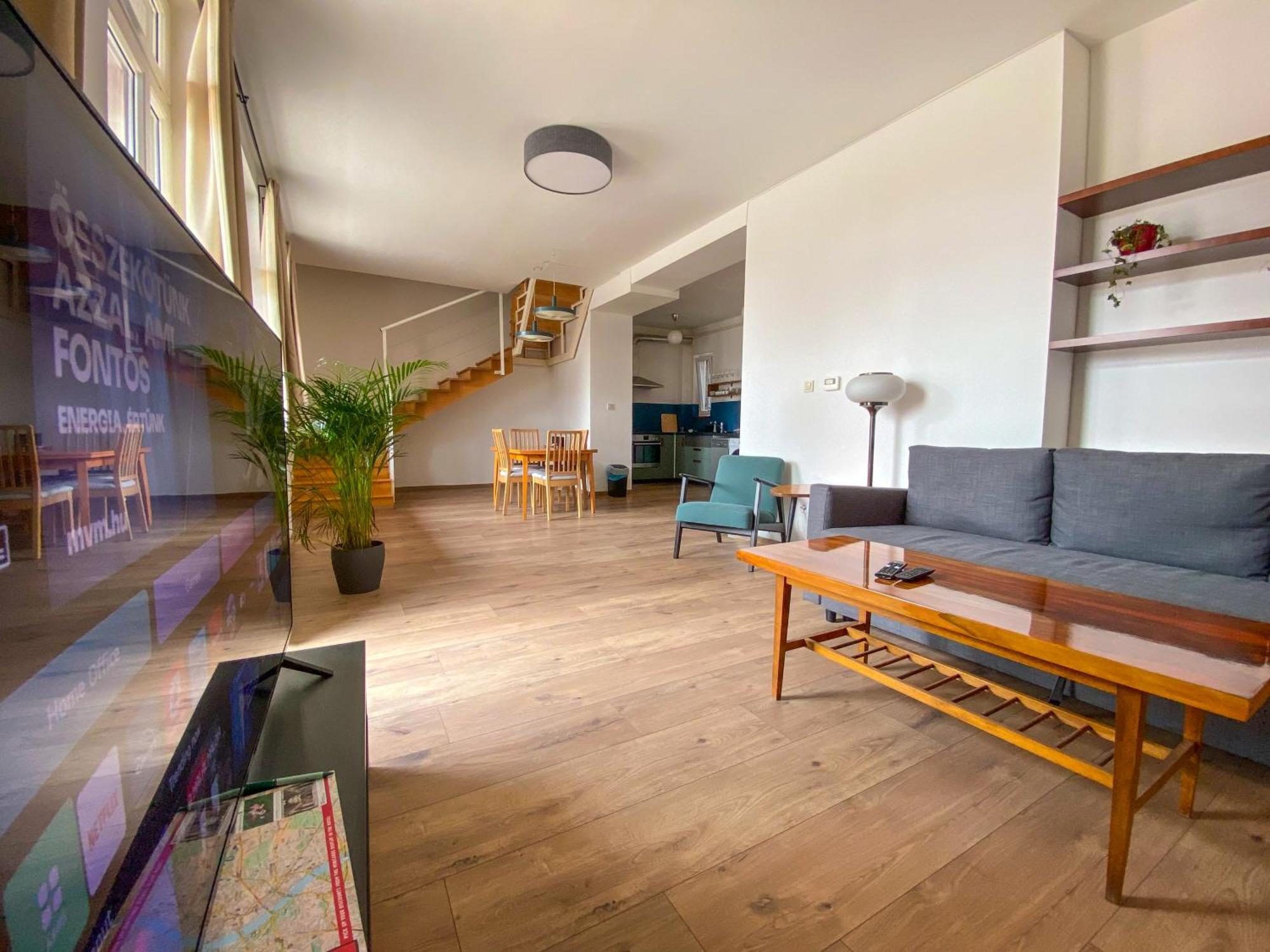 בודפשט Spacious 2 Story Loft W Balcony Near Opera, Andrassy מראה חיצוני תמונה