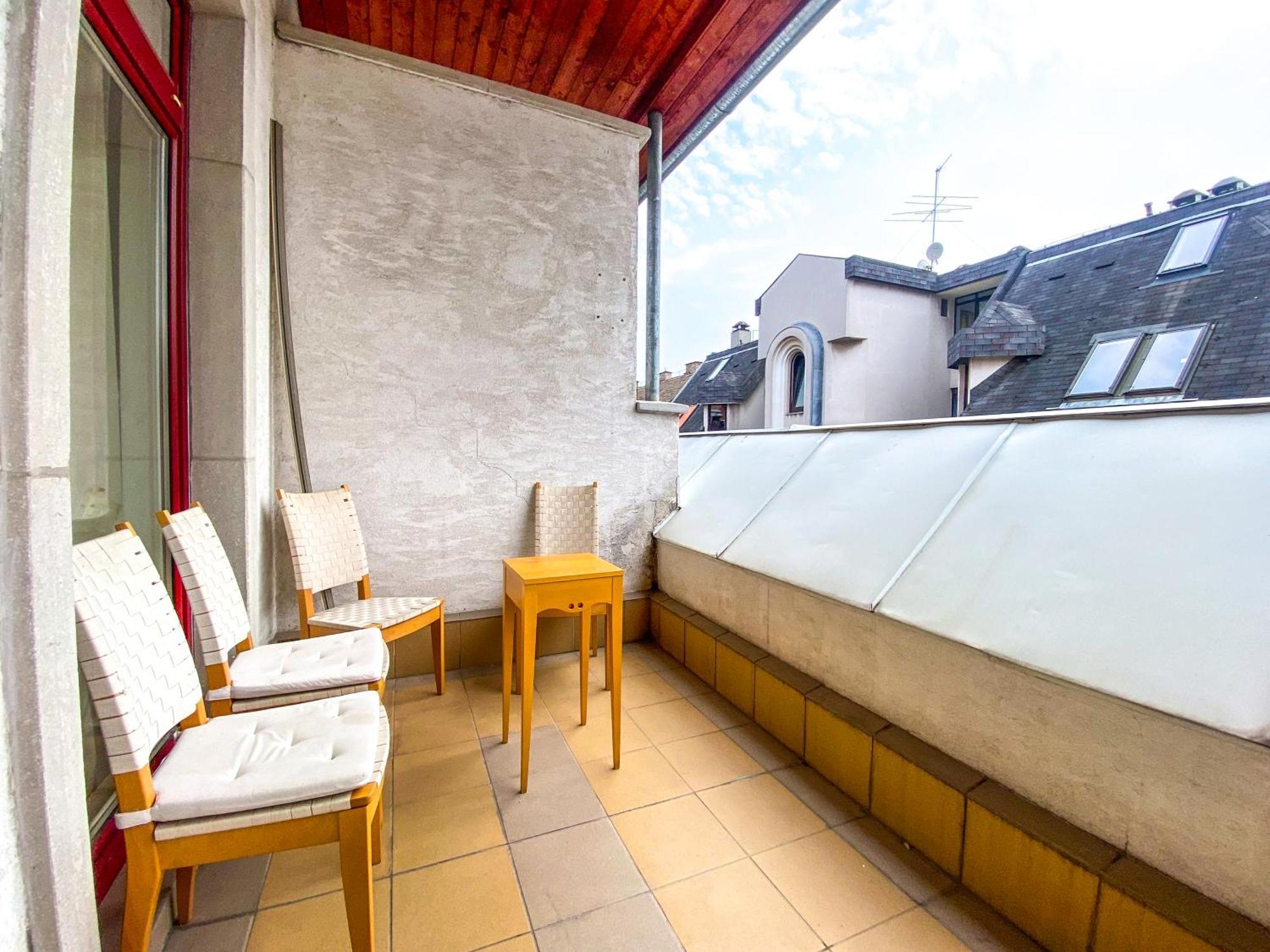 בודפשט Spacious 2 Story Loft W Balcony Near Opera, Andrassy מראה חיצוני תמונה