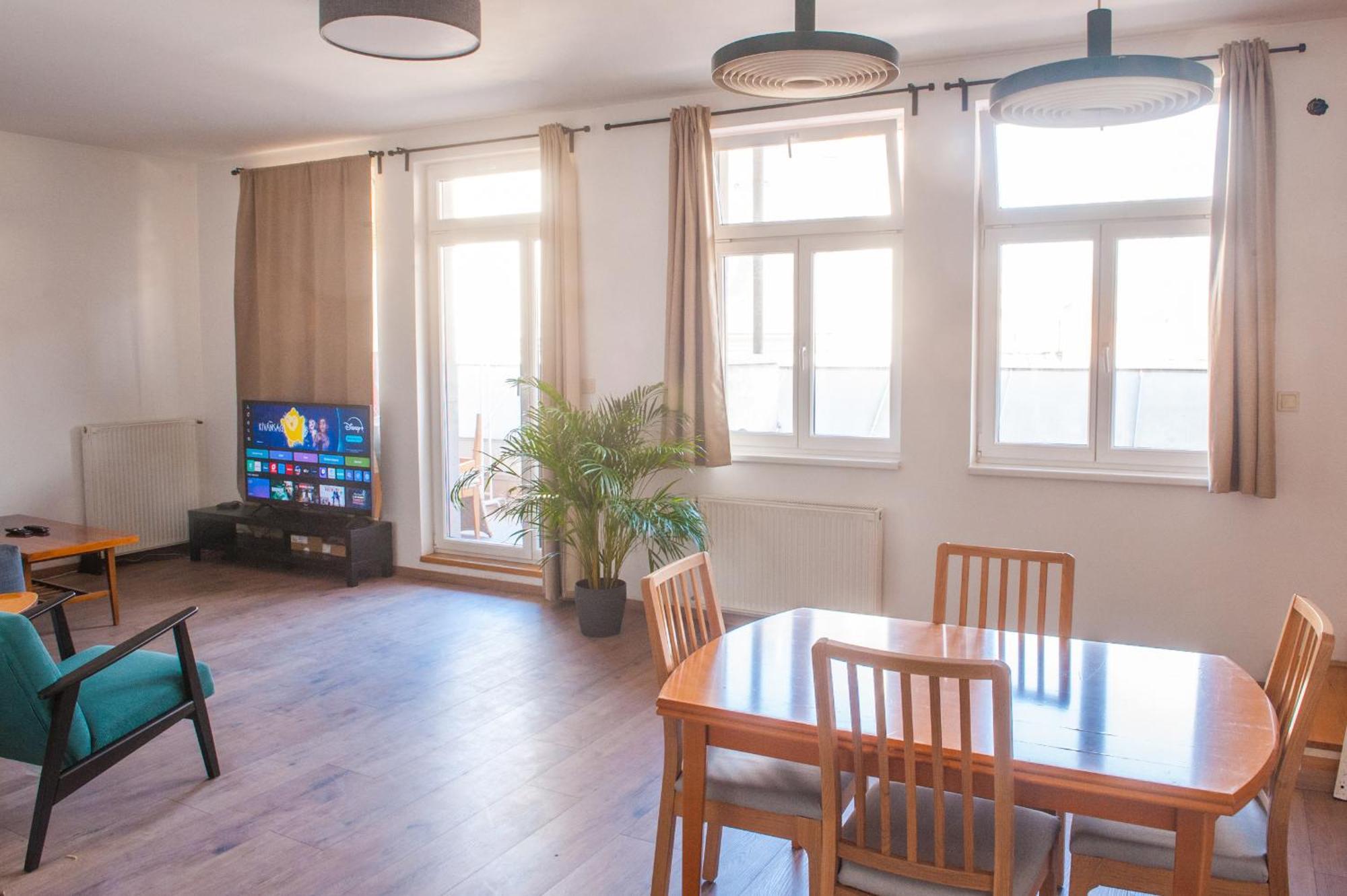 בודפשט Spacious 2 Story Loft W Balcony Near Opera, Andrassy מראה חיצוני תמונה